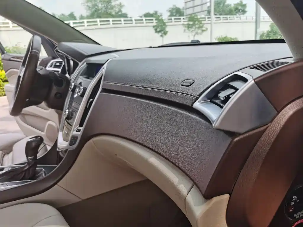 Cadillac SRX 2011 — фото 23