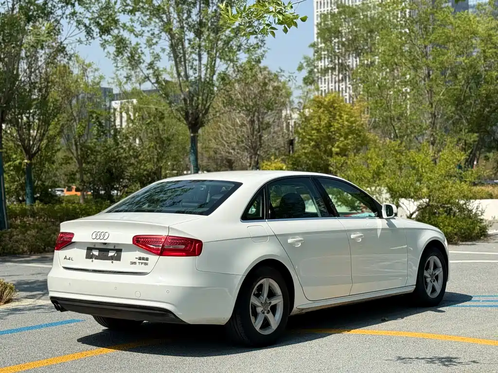 Audi A4L 2014 — фото 16