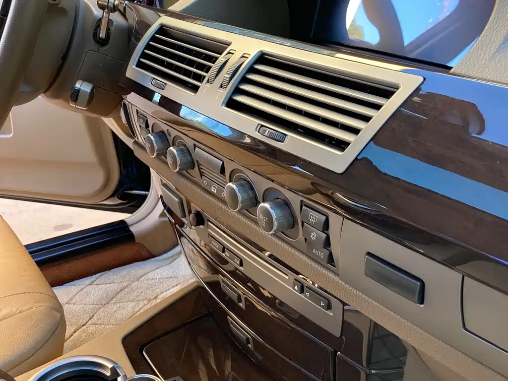 BMW 7 Series 2009 — фото 14