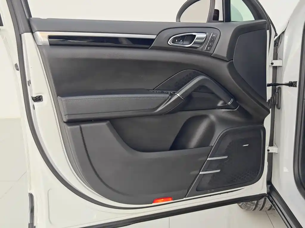 Porsche Cayenne 2015 — фото 14