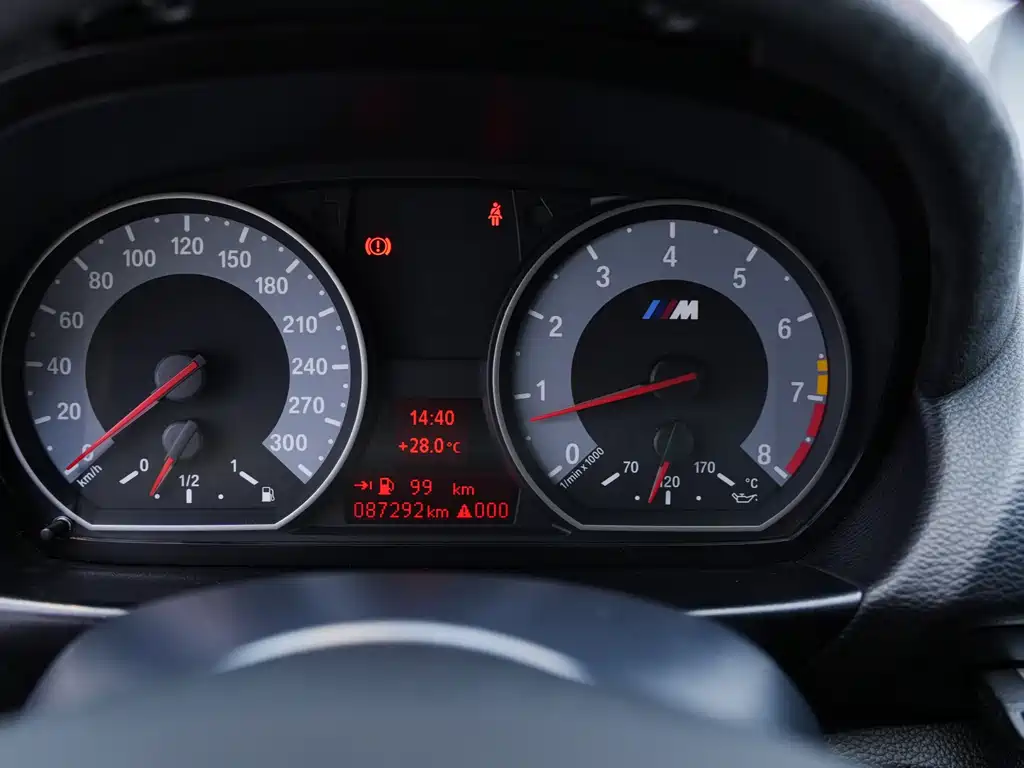 BMW 1 Series M 2012 — фото 14