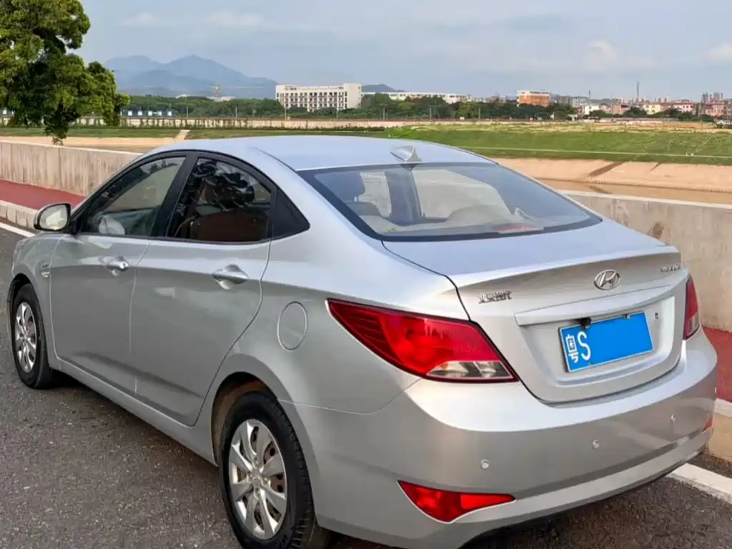Hyundai Verna 2014 — фото 4