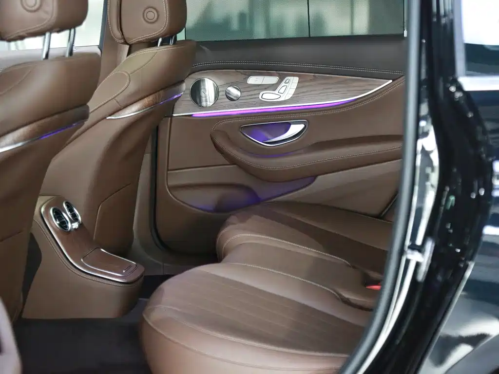 Mercedes-Benz E-Class 2023 — фото 9