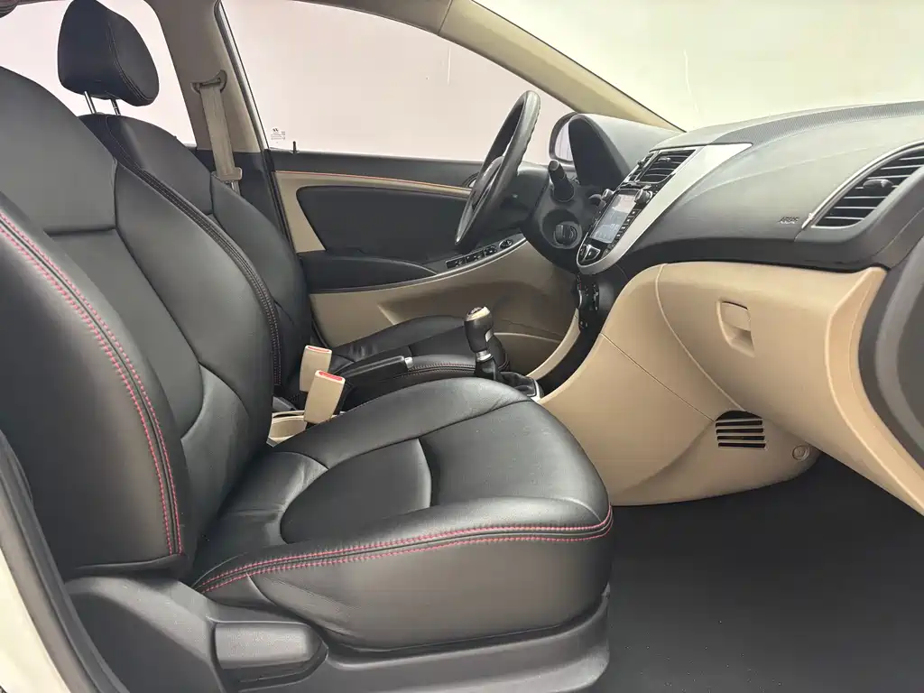 Hyundai Verna 2015 — фото 9