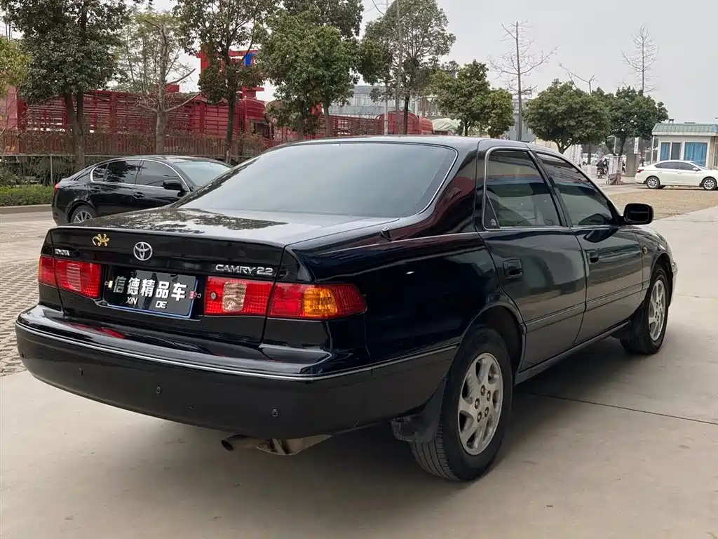 Toyota Camry 2001 — фото 6