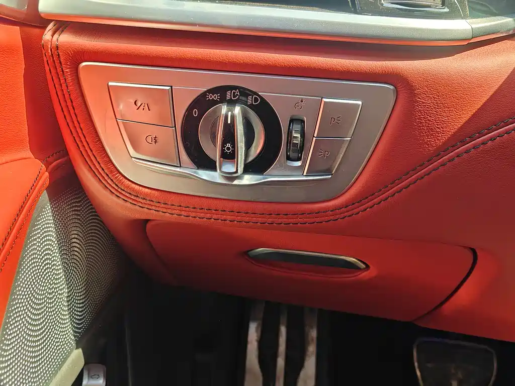 BMW 7 Series 2017 — фото 13