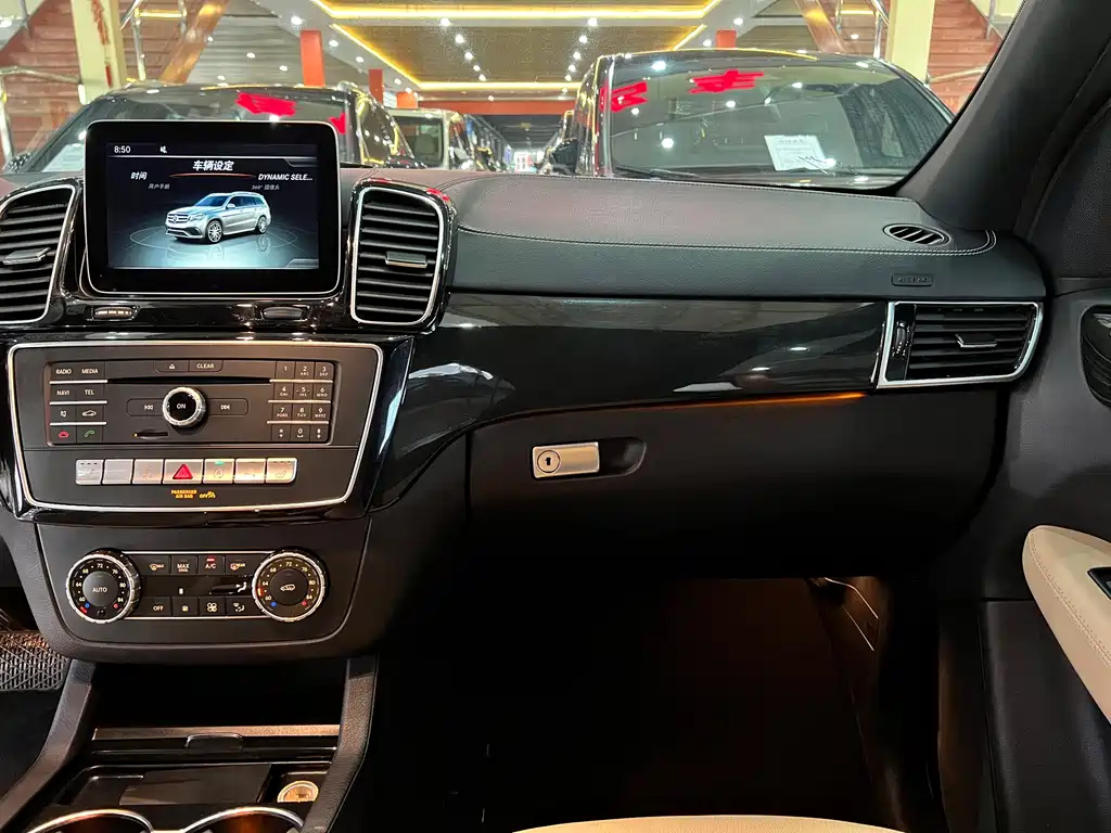 Mercedes-Benz GLS 2018 — фото 16