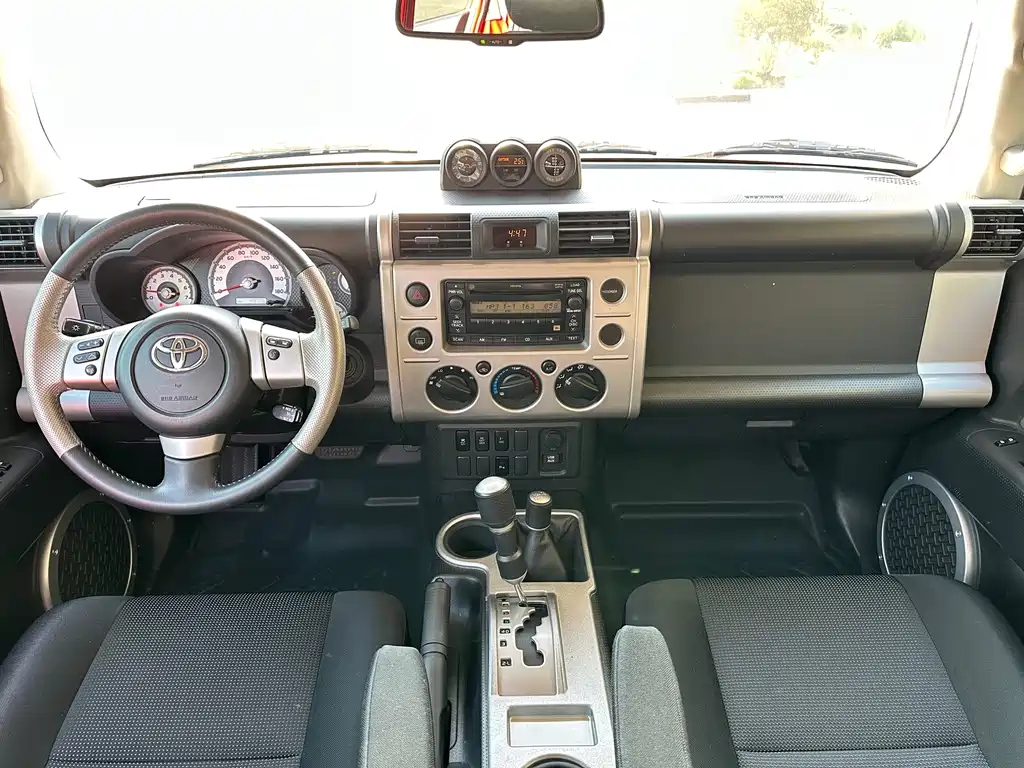 Toyota FJ Cruiser 2017 — фото 9