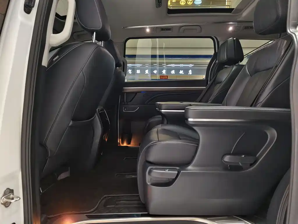 GAC Motor Trumpchi M8 2022 — фото 13