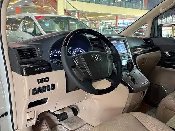 Toyota Alphard 2012