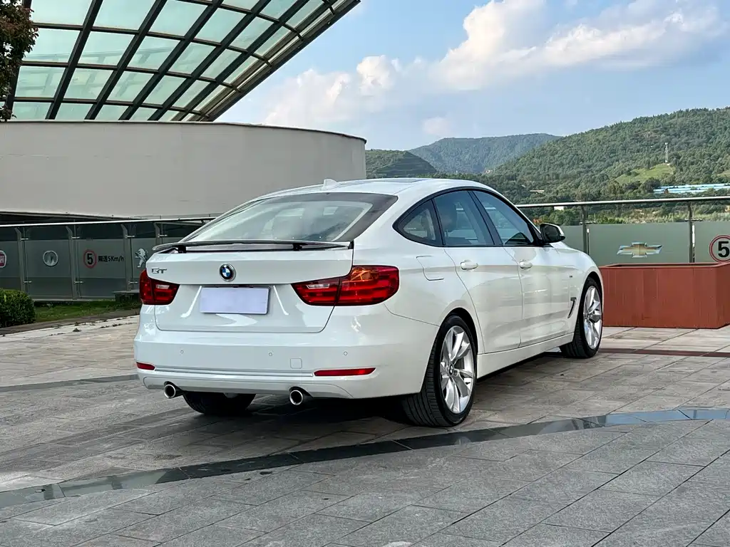 BMW 3 Series GT 2015 — фото 25