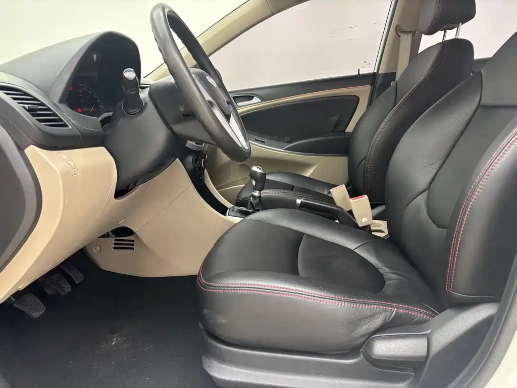 Hyundai Verna 2015 — фото 11