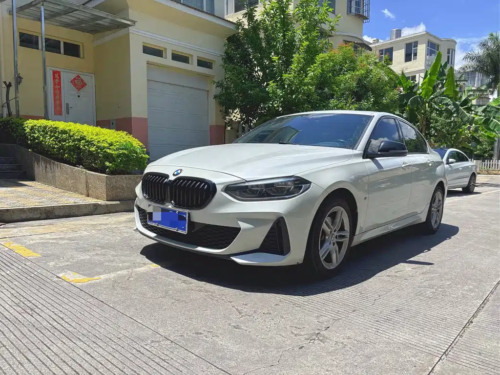 BMW 1 Series 2021 — фото 1