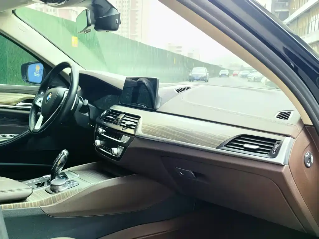 BMW 5 Series 2020 — фото 14