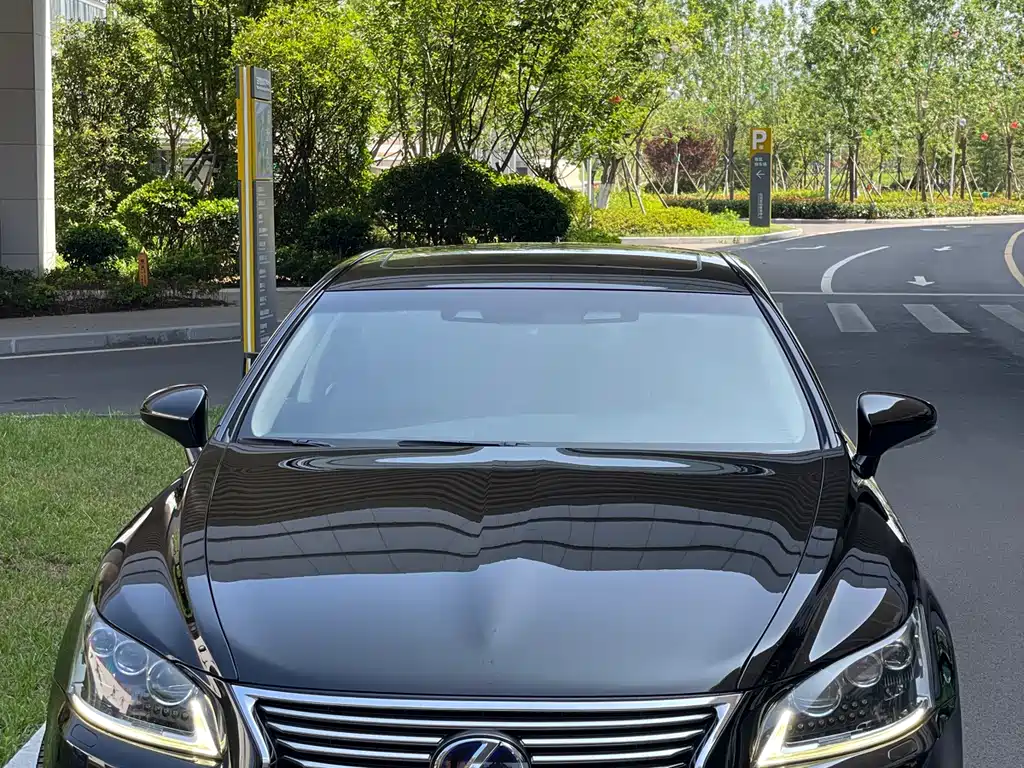 Lexus LS 2014 — фото 1