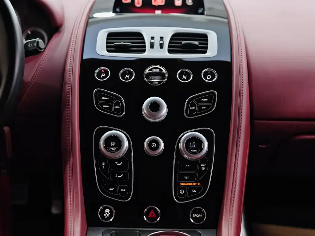 Aston Martin Rapide 2017 — фото 19