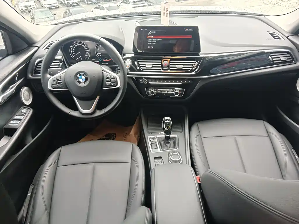 BMW 1 Series 2023 — фото 12
