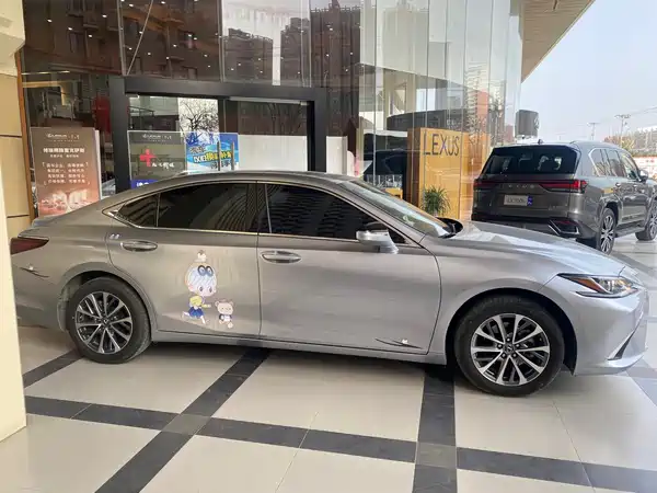 Lexus ES 2023
