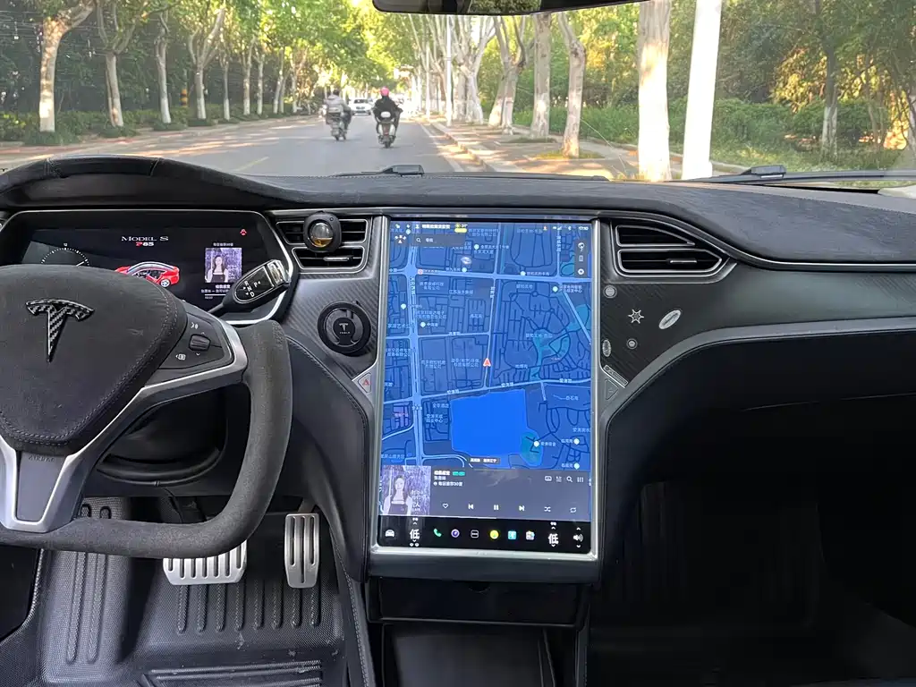 Tesla Model S 2015 — фото 11