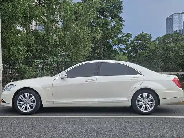 Mercedes-Benz S-Class 2012