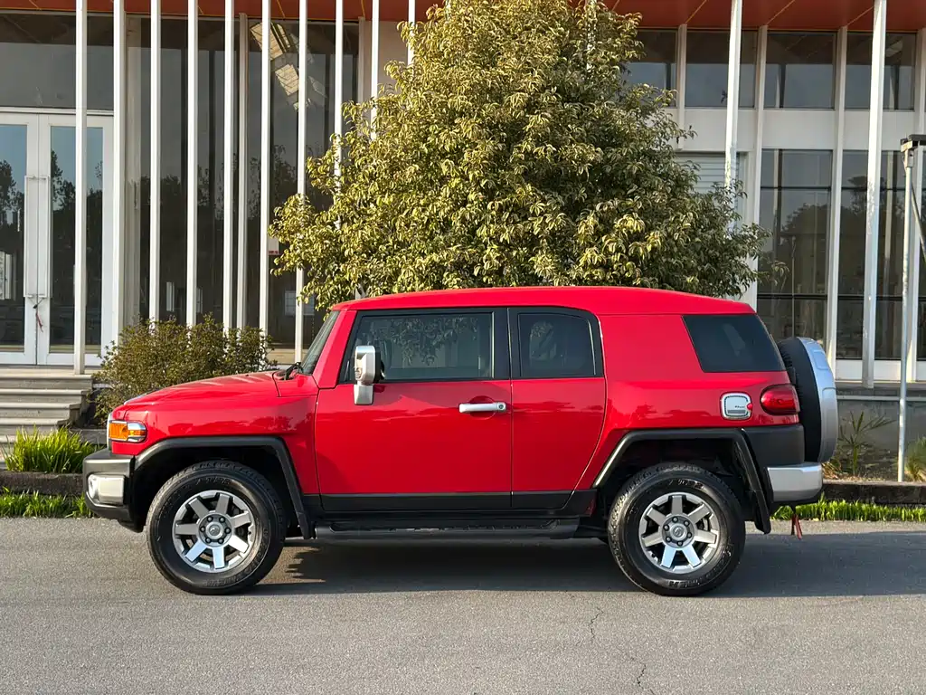 Toyota FJ Cruiser 2017 — фото 2