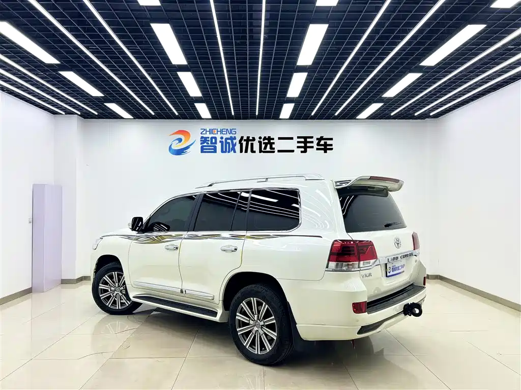 Toyota Land Cruiser 2019 — фото 24