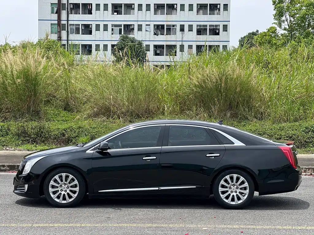 Cadillac XTS 2016 — фото 12