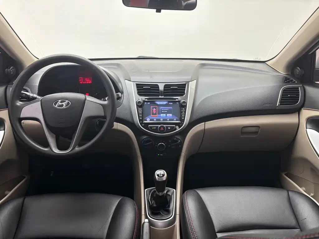 Hyundai Verna 2015 — фото 8
