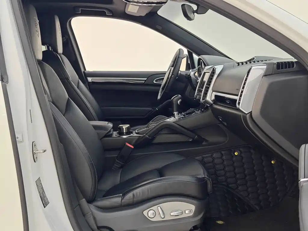 Porsche Cayenne 2015 — фото 10