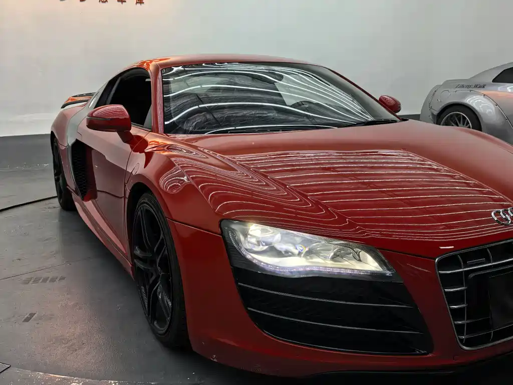 Audi R8 2011 — фото 12