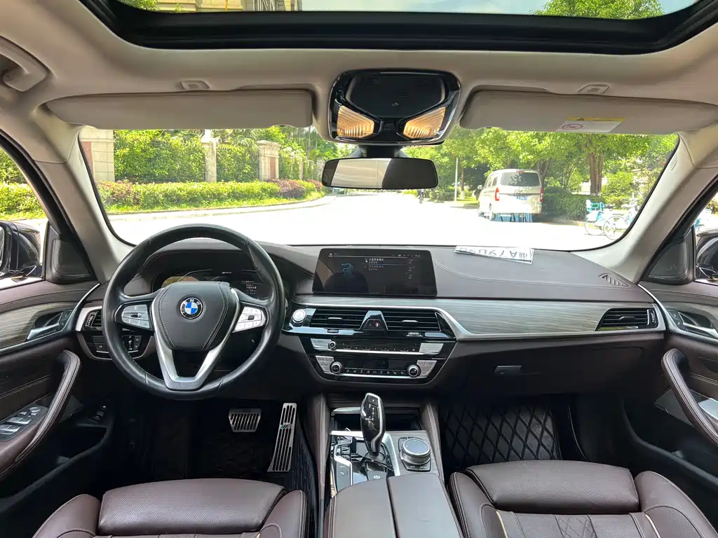 BMW 5 Series New Energy 2020 — фото 17
