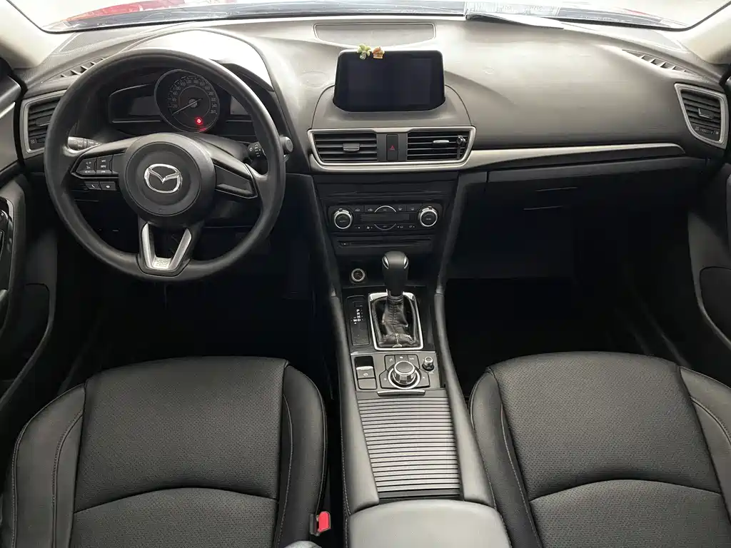 Mazda 3 Axela 2018 — фото 4