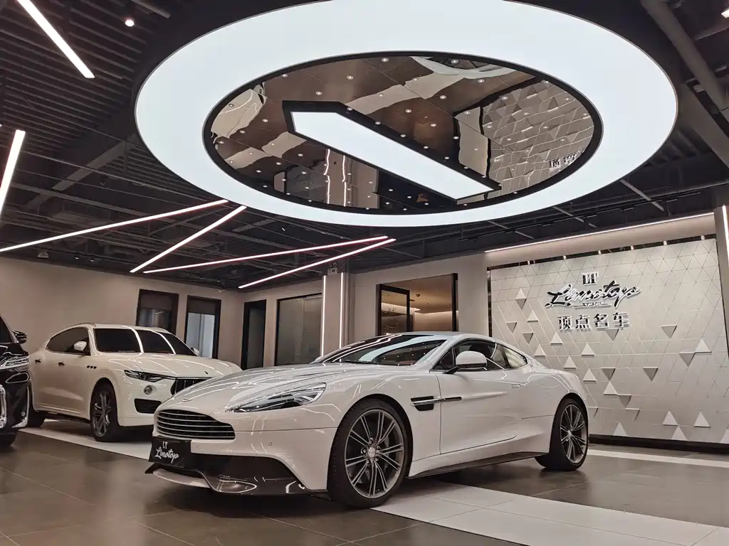Aston Martin Vanquish 2015 — фото 3