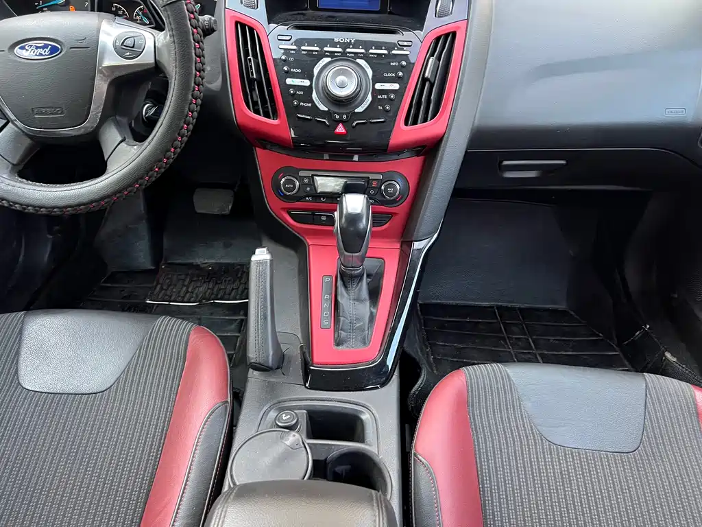 Ford Focus 2014 — фото 10
