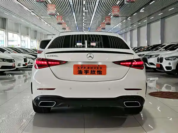 Mercedes-Benz C-Class 2024