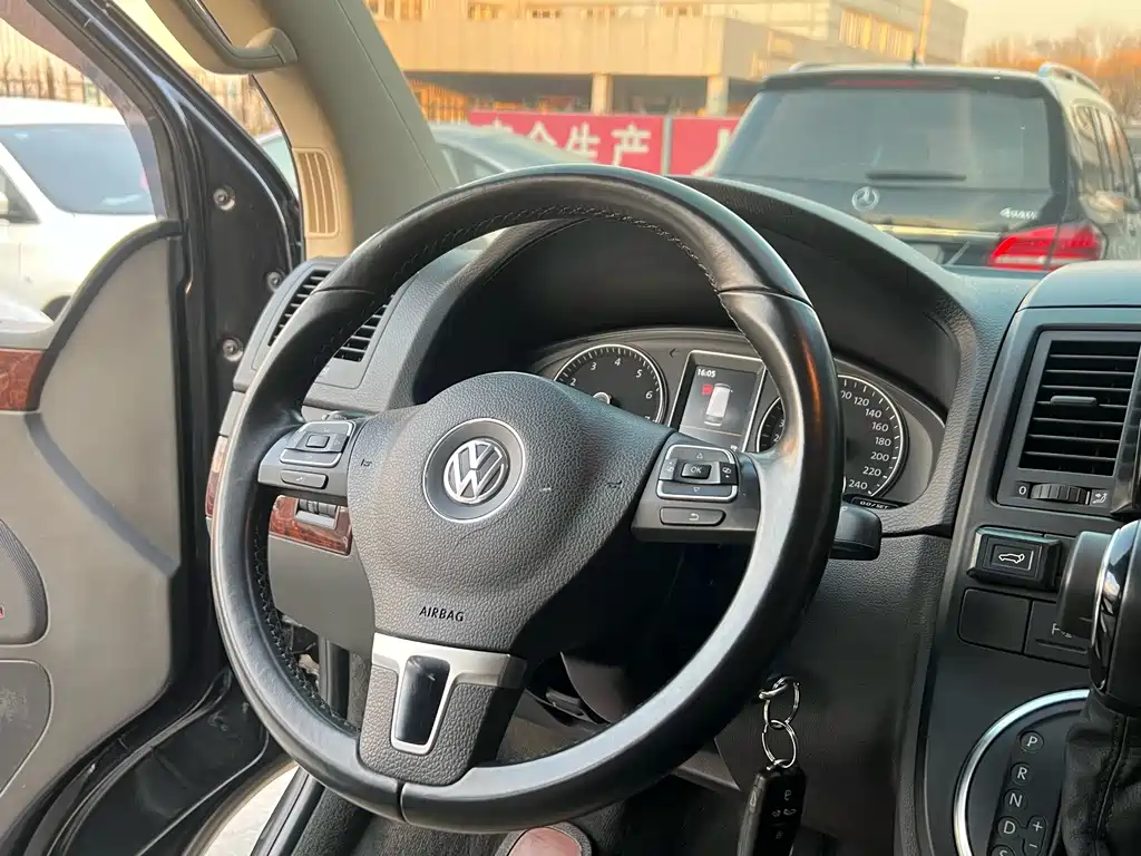 Volkswagen Multivan 2015 — фото 11
