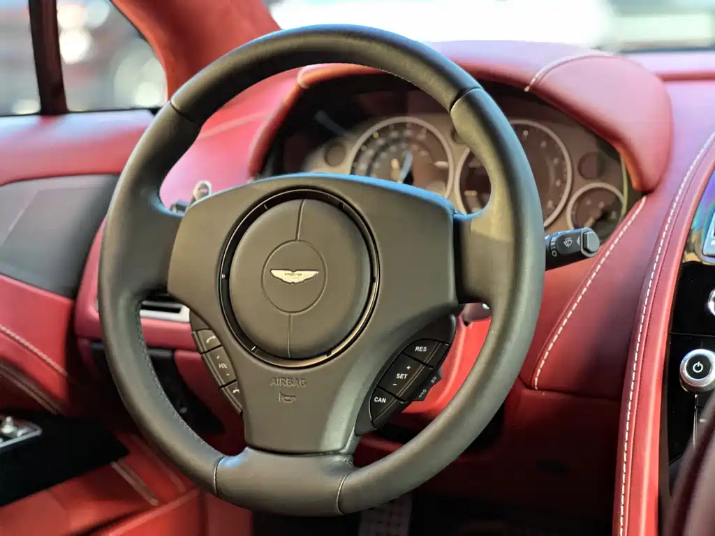Aston Martin Rapide 2016 — фото 9