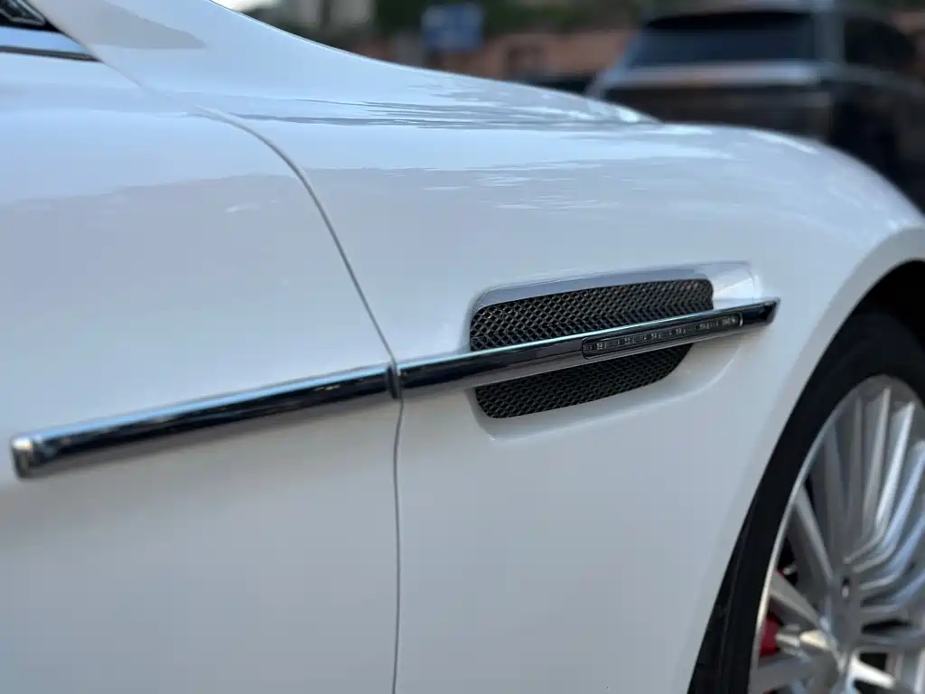 Aston Martin Rapide 2016 — фото 16