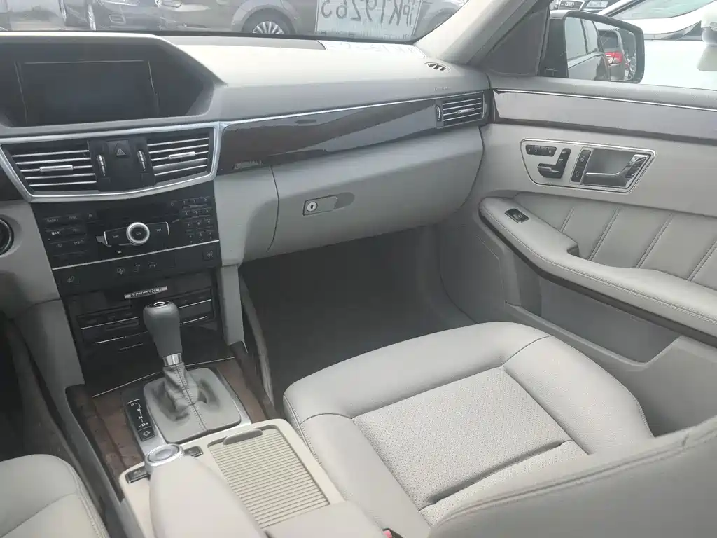 Mercedes-Benz E-Class 2010 — фото 10