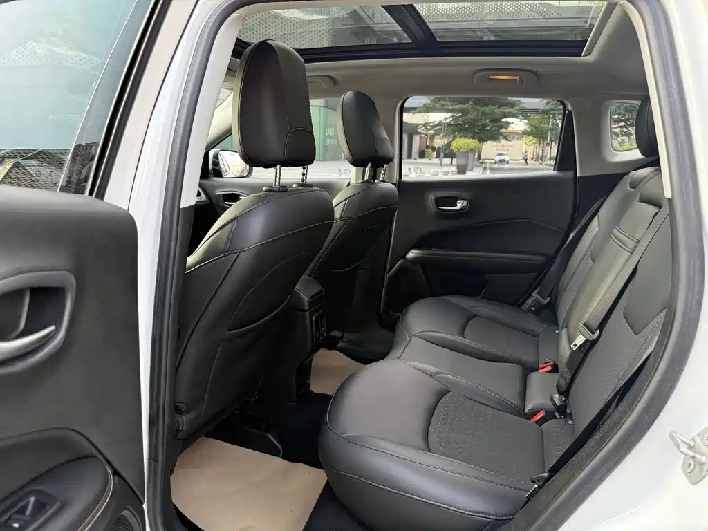 Jeep Compass 2021 — фото 11