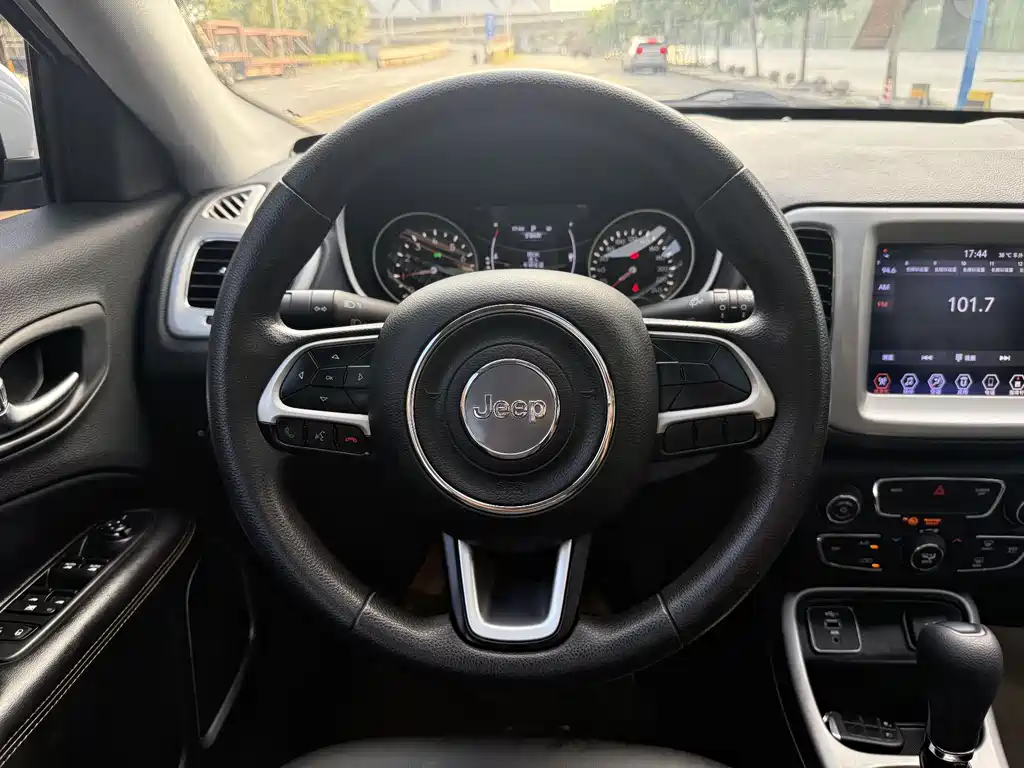 Jeep Compass 2021 — фото 16