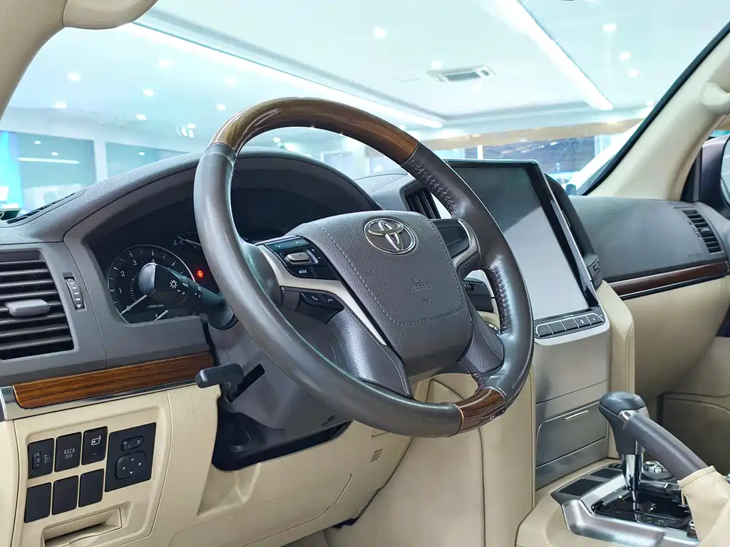 Toyota Land Cruiser 2019 — фото 10