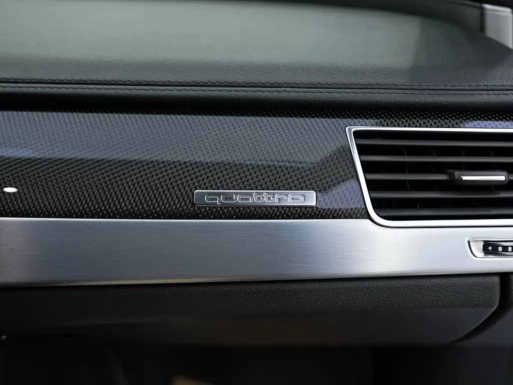 Audi S8 2015 — фото 16