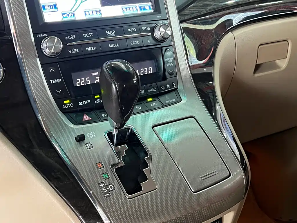 Toyota Alphard 2013 — фото 11