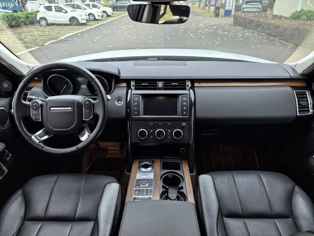 Land Rover Discovery 2019 — фото 10