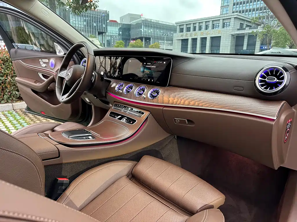 Mercedes-Benz E-Class 2023 — фото 10