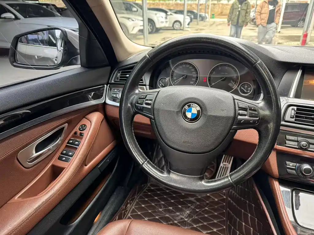 BMW 5 Series 2016 — фото 5