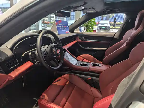 Porsche Taycan 2024