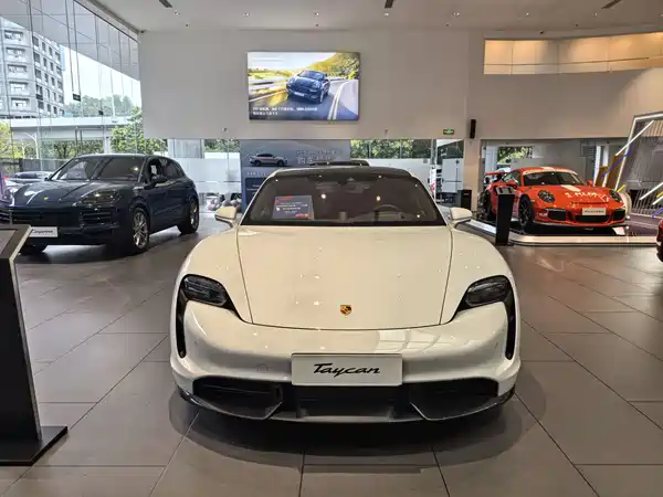 Porsche Taycan 2024