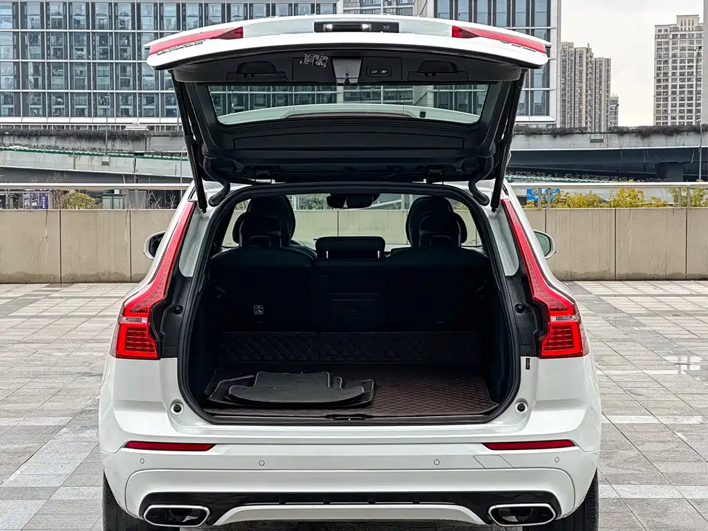 Volvo XC60 2019 — фото 24